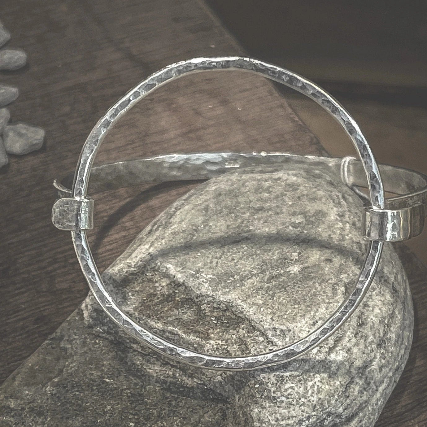 Lofoten Jewelry Silver Bracelet in Hammer Technique – Forged on Stone