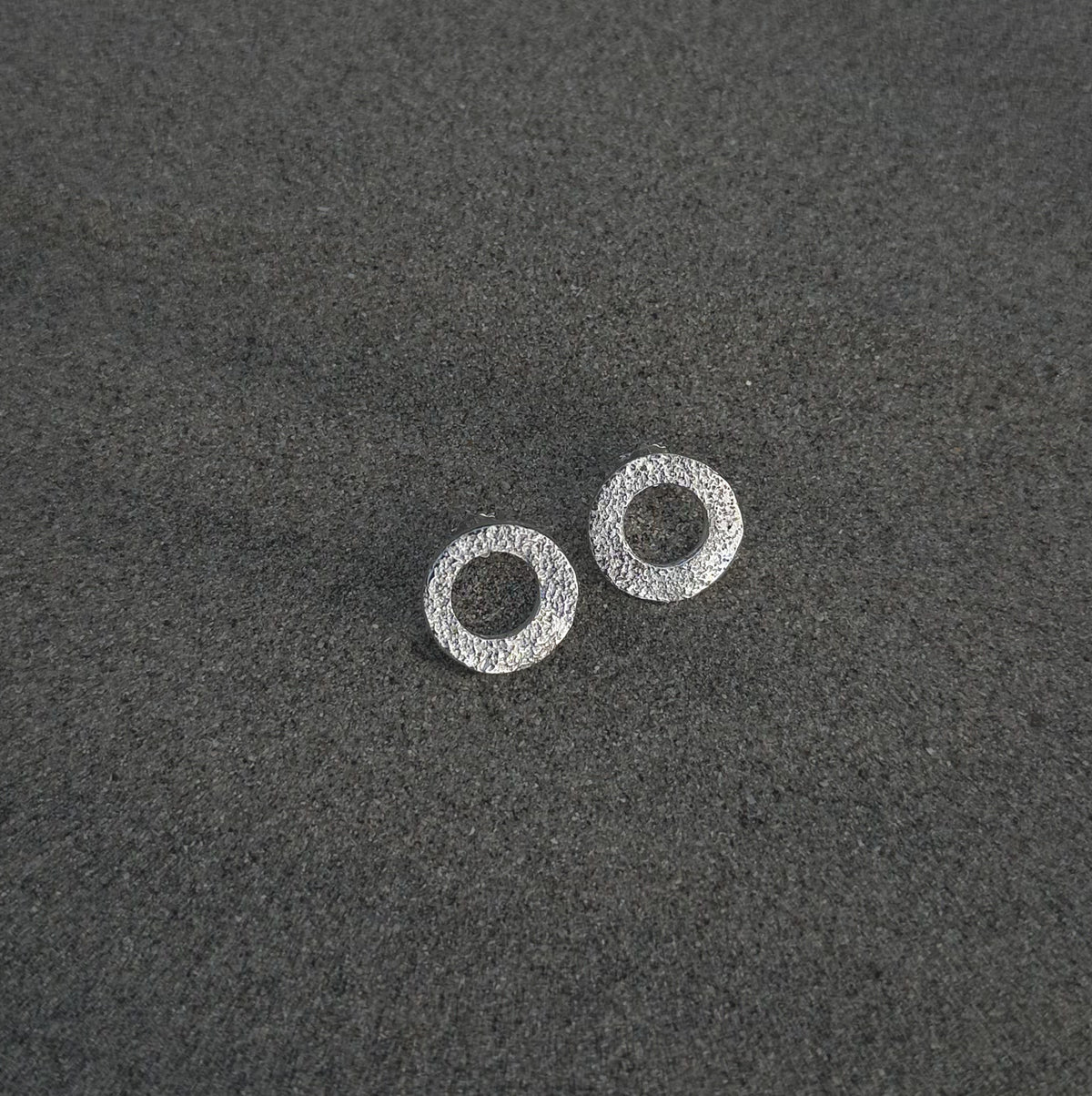 SandSpor – Round silver earrings | Lofoten Jewelry