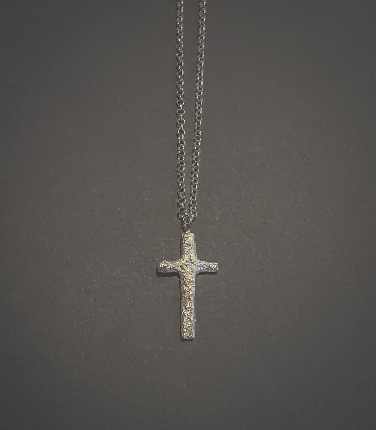 SandSpor Kreuz – Handgefertigter Silberanhänger aus den Lofoten | Lofoten Jewelry