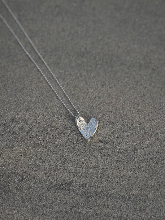 SandSpor Hjerte - Halskjede i sølv | Lofoten Jewelry