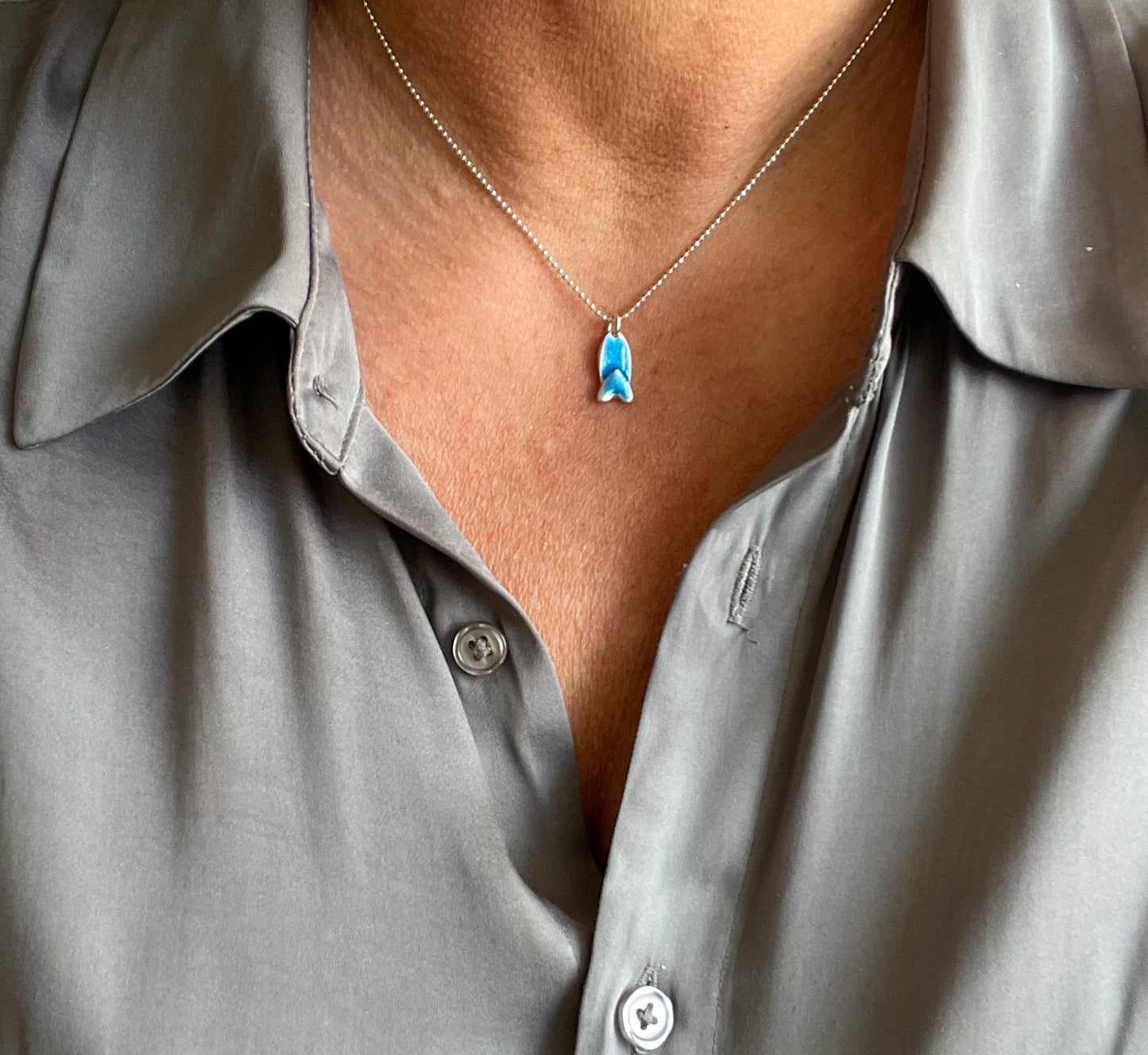 Lofoten Jewelry Farbkleckse Halskette – Liebesfisch /wasserblau