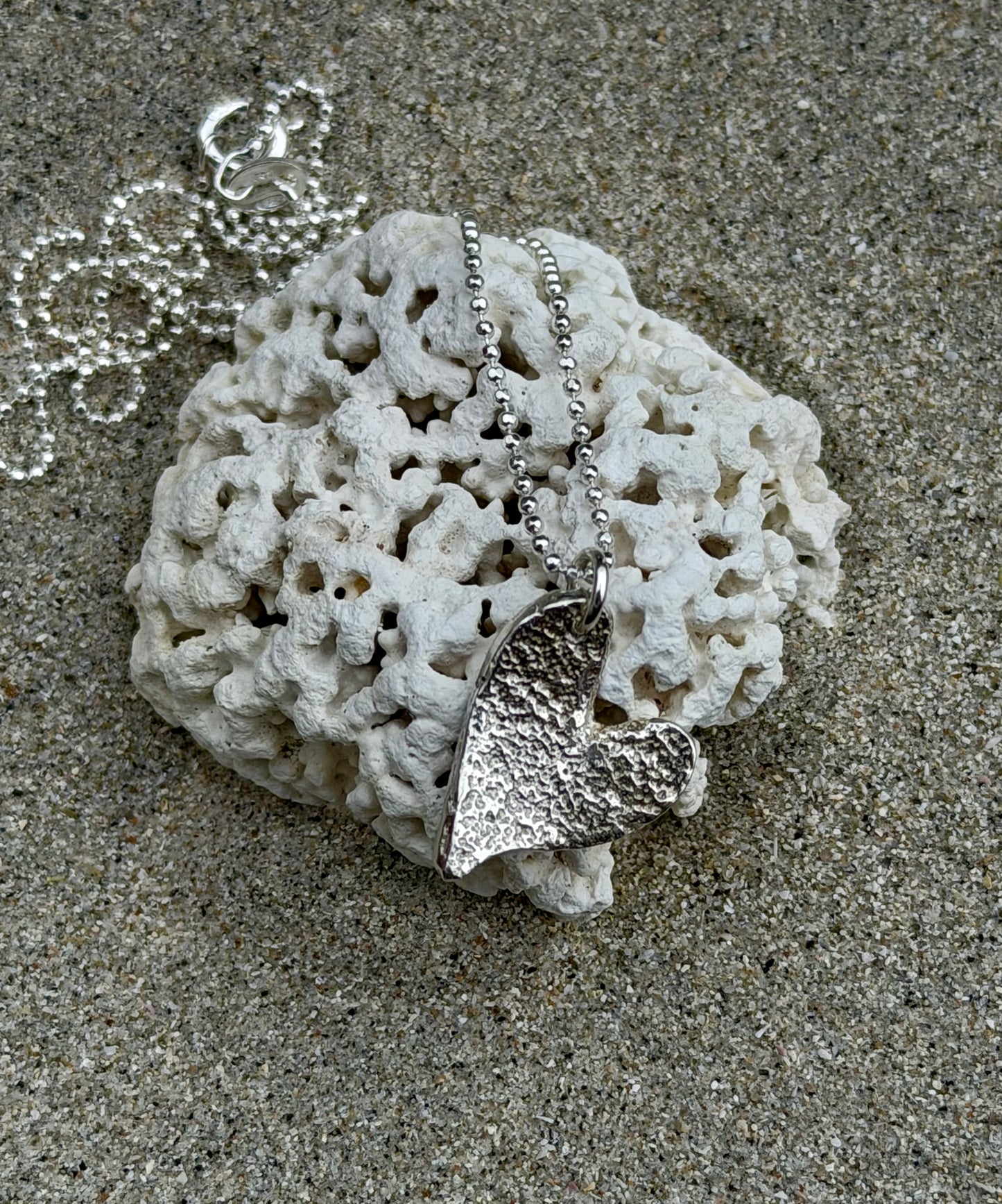 Sandtrace Heart Necklace in silver | Lofoten Jewelry