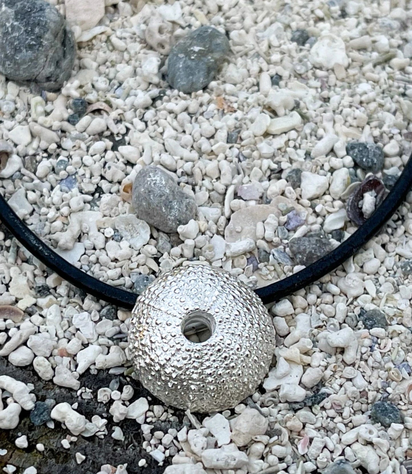 Lofoten Schmuck Lederhalskette "Kleiner Seeigel"