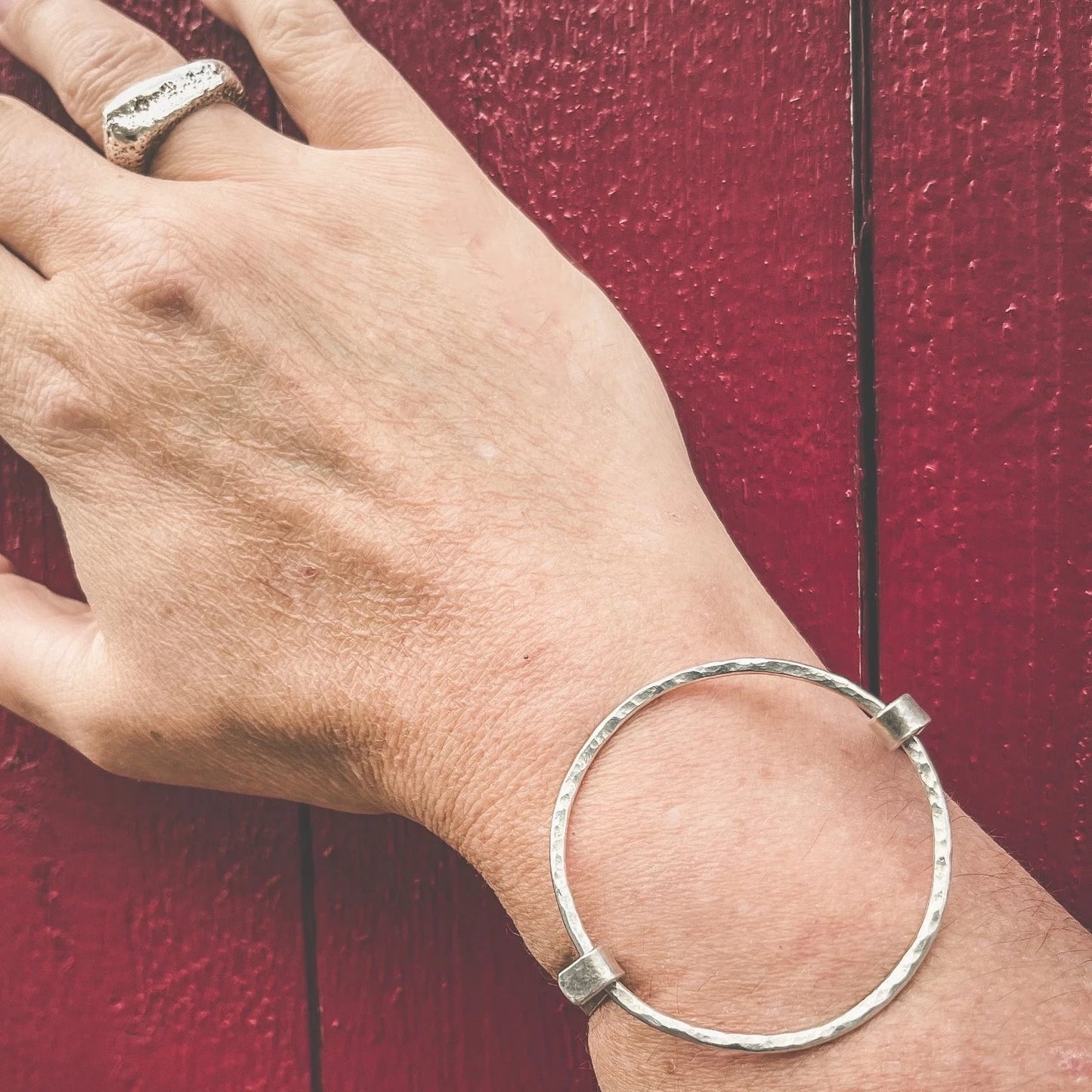 Lofoten Jewelry Silver Bracelet in Hammer Technique – Forged on Stone