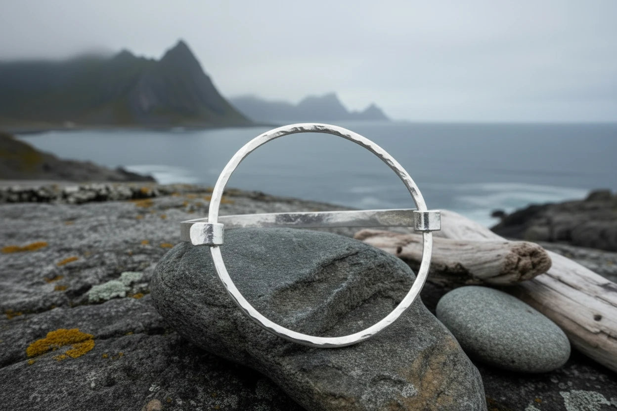 Lofoten Jewelry Silver Bracelet in Hammer Technique – Forged on Stone